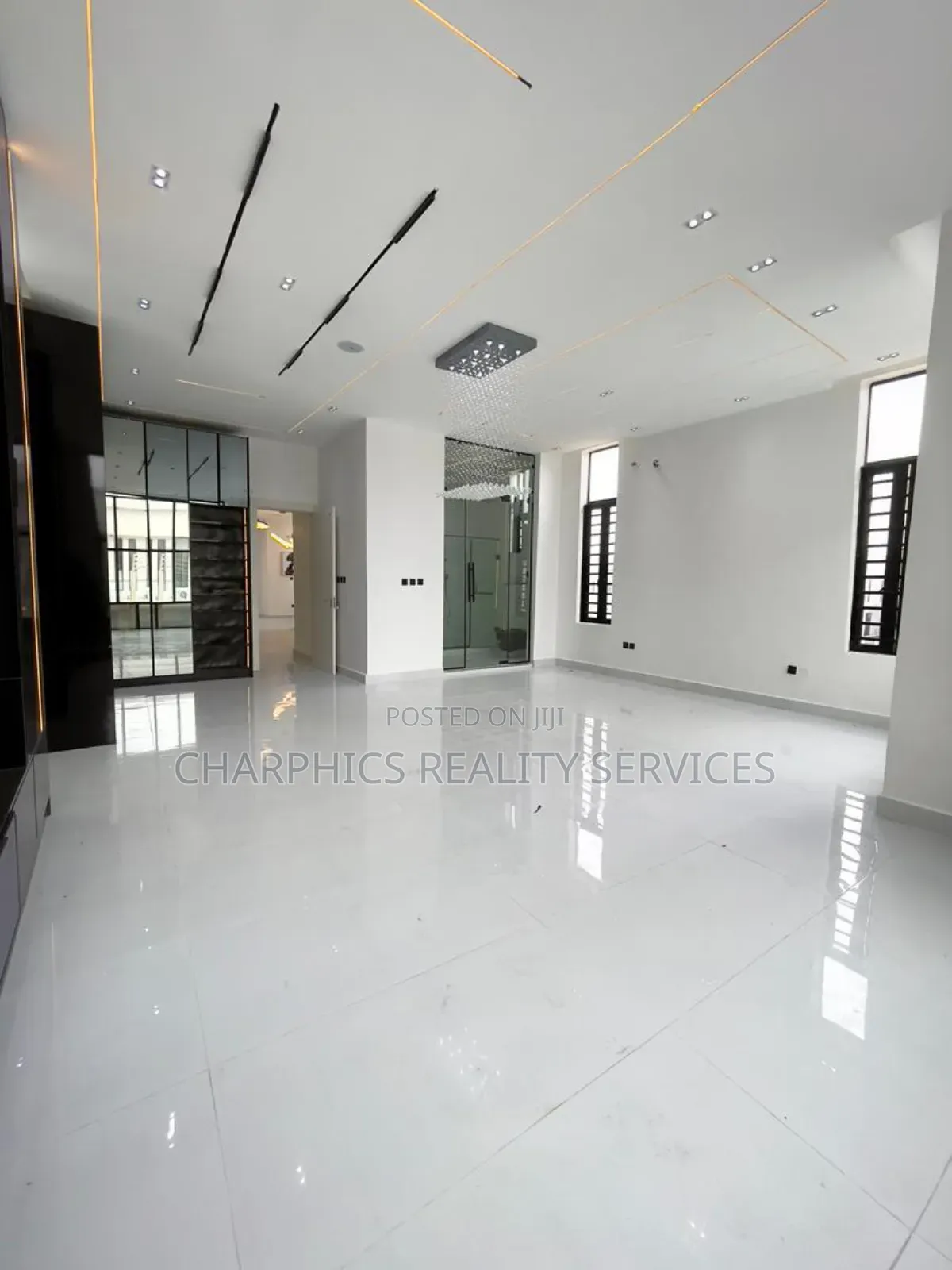 5bdrm Duplex in Lekki Phase 2 for sale in Lekki Phase 2