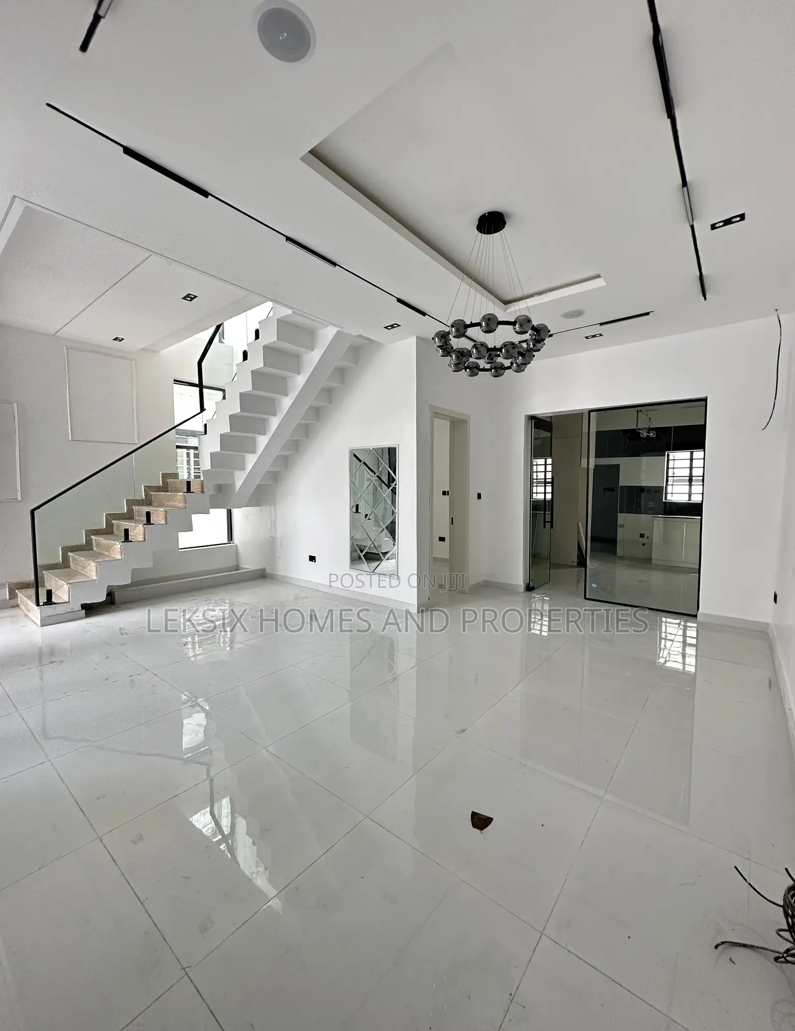 4bdrm Duplex in A Well Secured, Lekki Phase 2 for sale in Lekki Phase 2
