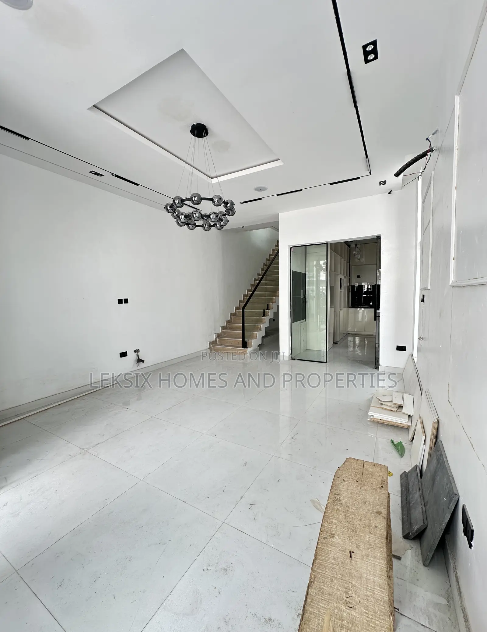 4bdrm Duplex in A Well Secured, Lekki Phase 2 for sale in Lekki Phase 2