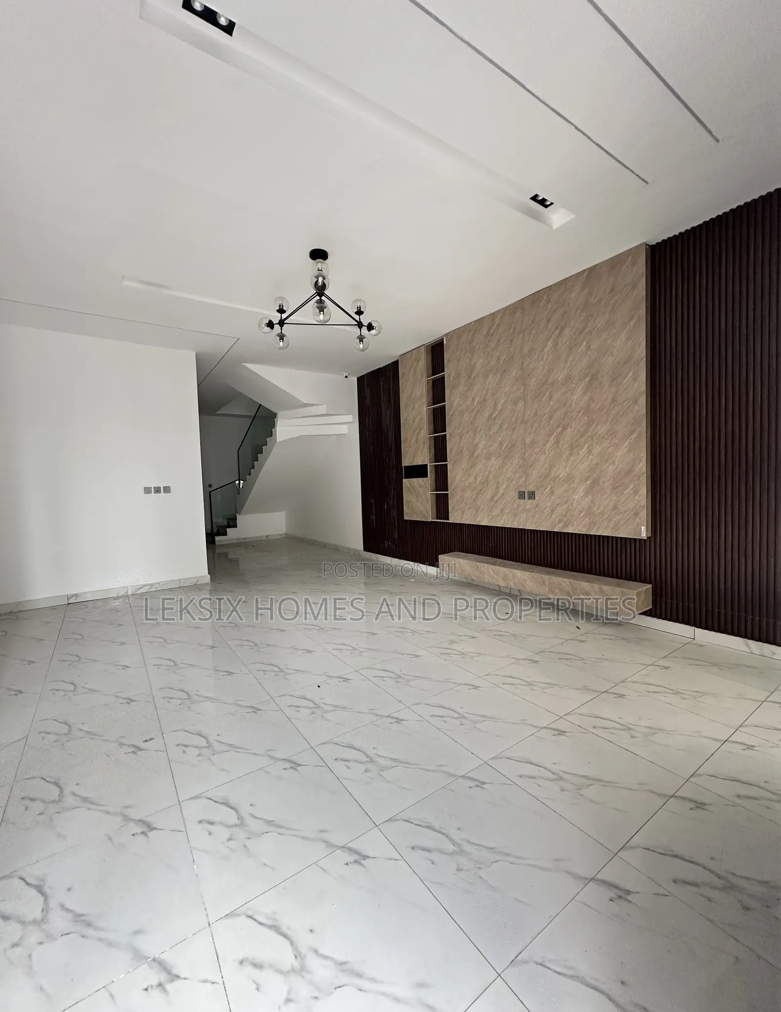 4bdrm Duplex in A Well Secured, Lekki Phase 2 for sale in Lekki Phase 2
