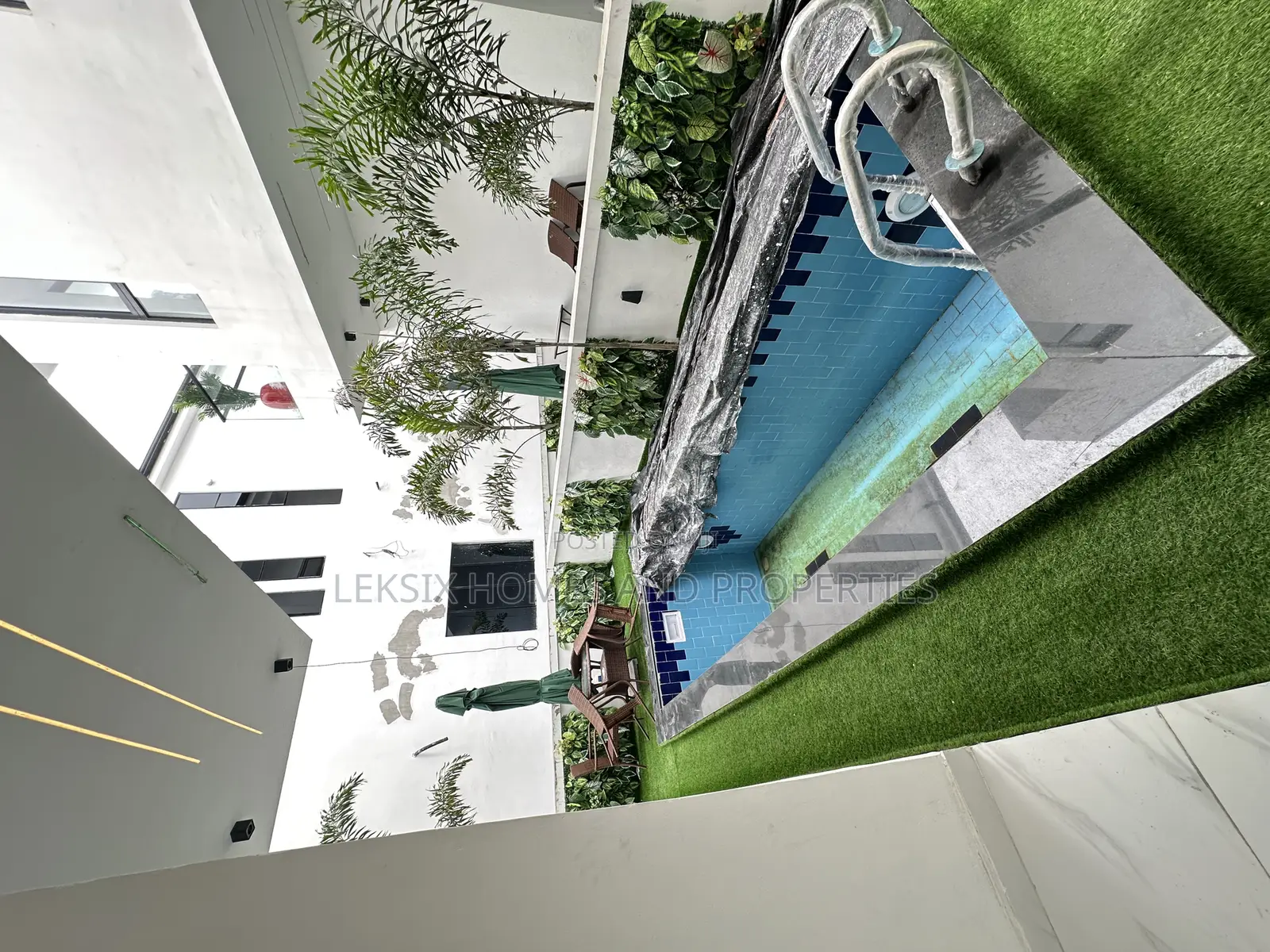 5bdrm Duplex in A Well Secured, Lekki Phase 2 for sale in Lekki Phase 2