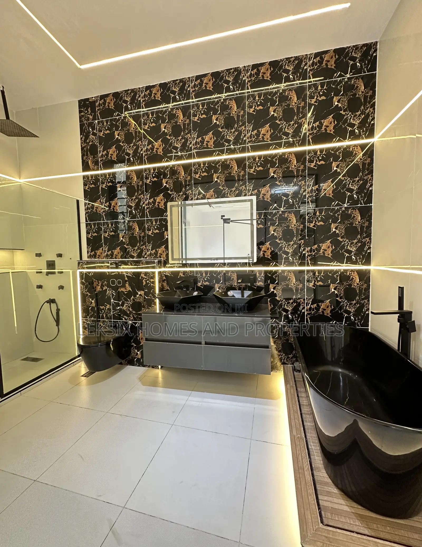 5bdrm Duplex in A Well Secured, Lekki Phase 2 for sale in Lekki Phase 2