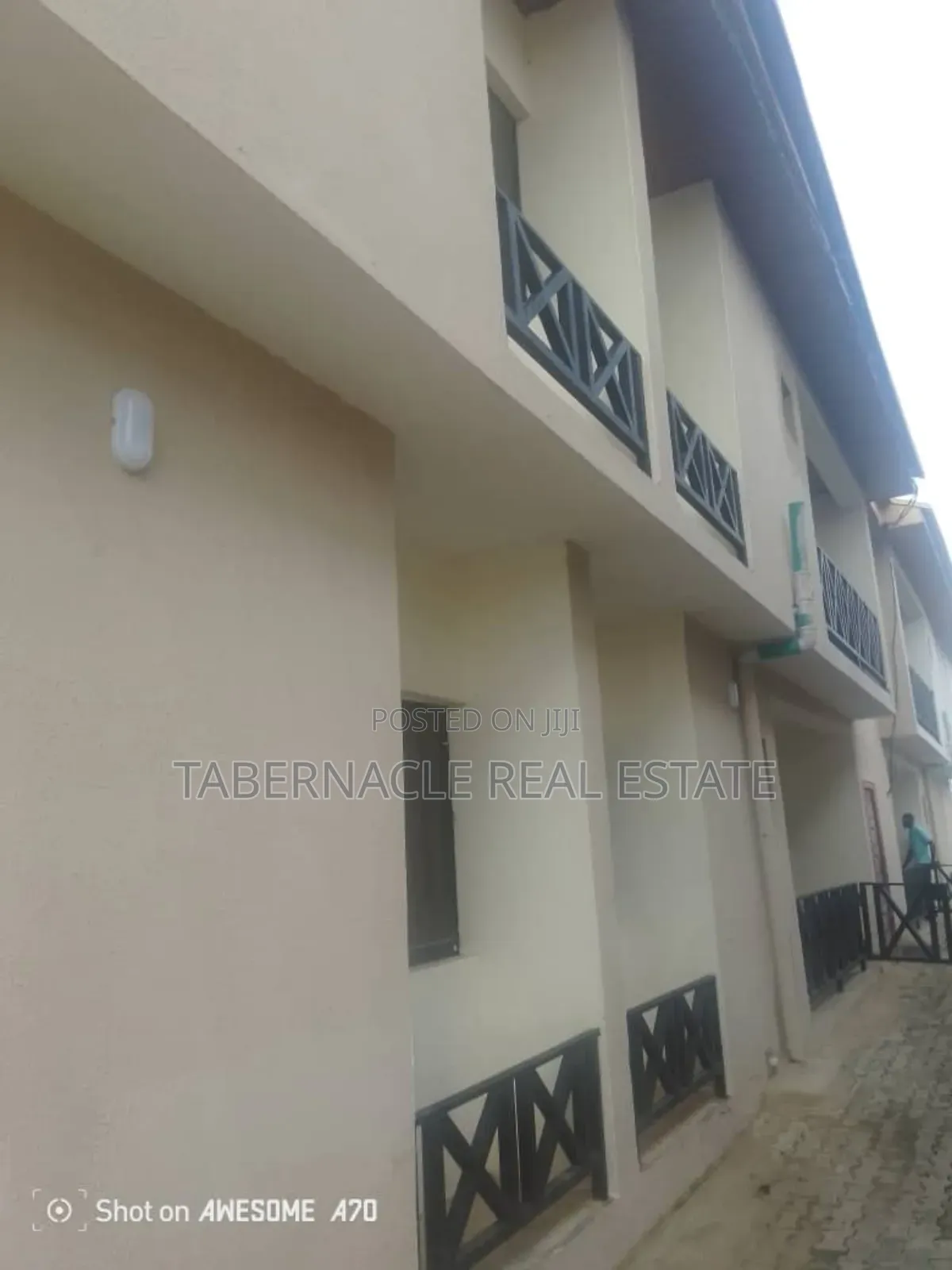 3bdrm Apartment in Alogba Estate,, Ebute for rent in Ebute