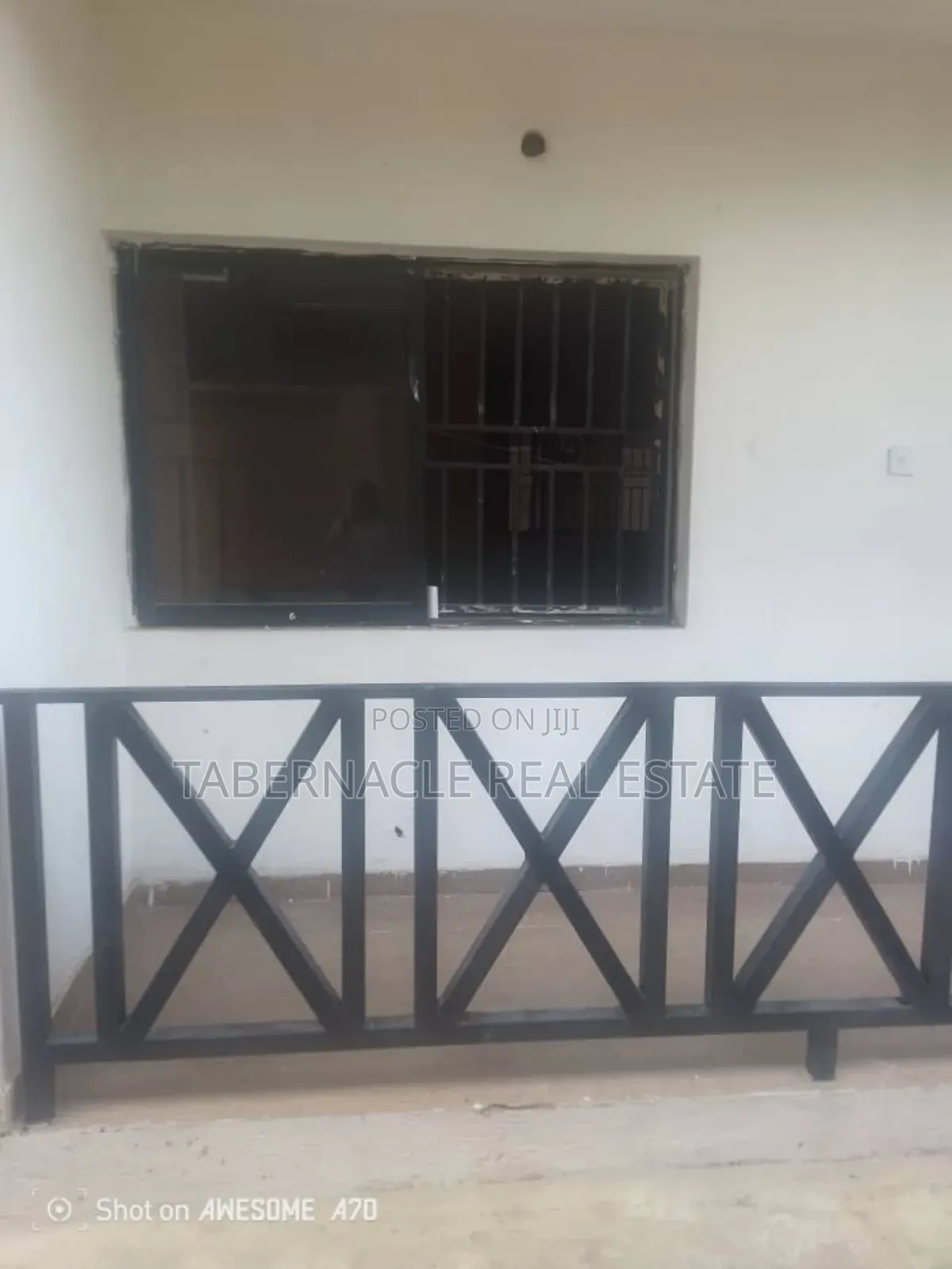 3bdrm Apartment in Alogba Estate,, Ebute for rent in Ebute