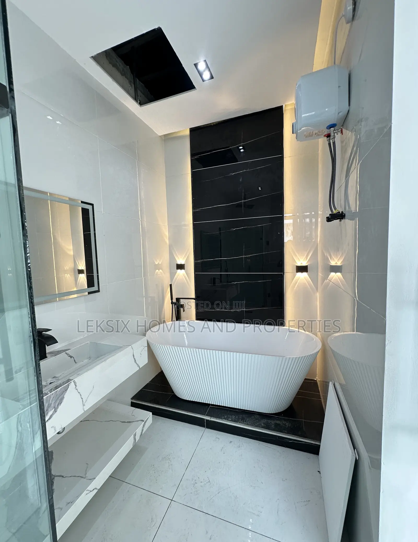 4bdrm Duplex in A Well Secured, Lekki Phase 2 for sale in Lekki Phase 2