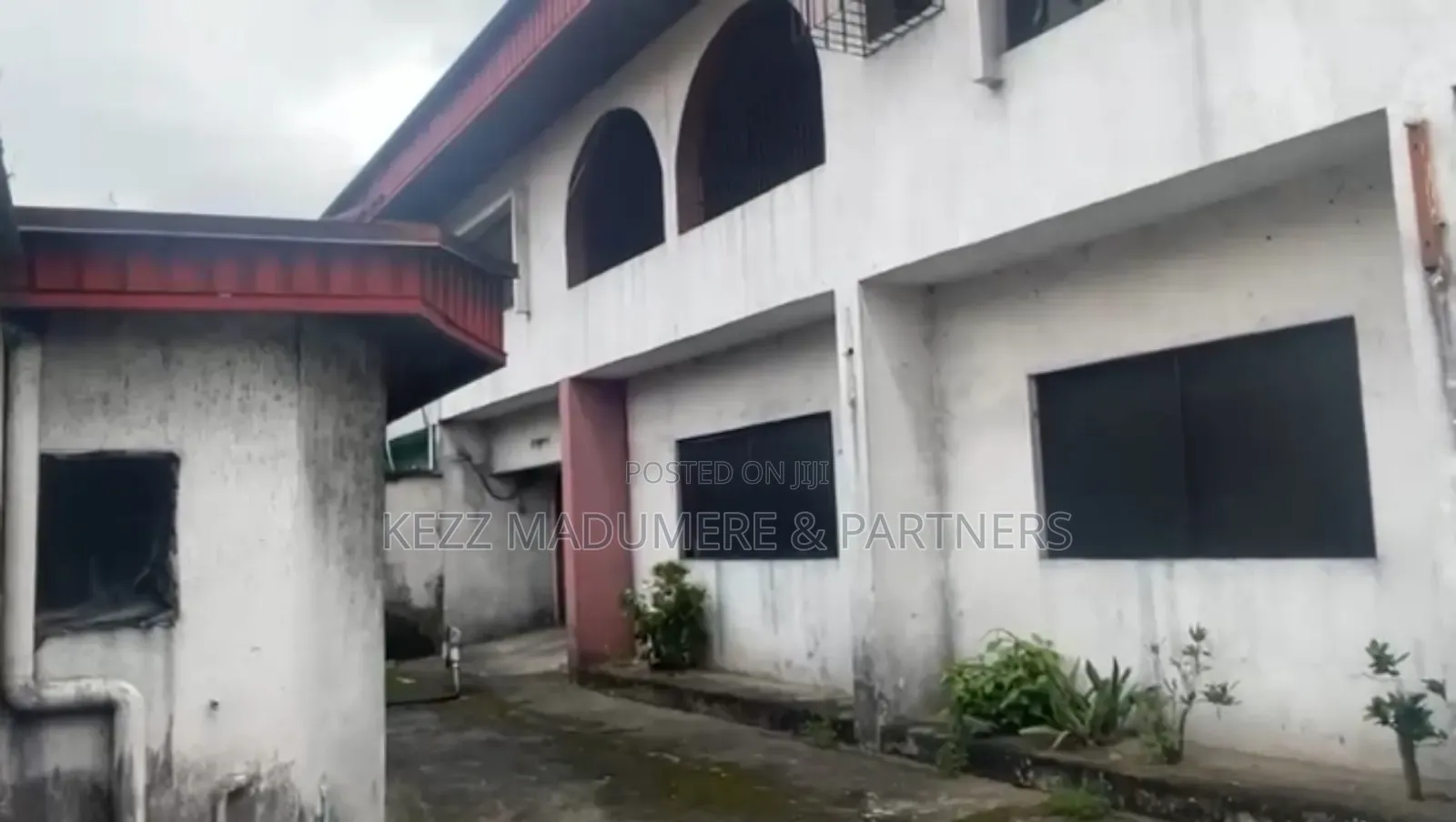 6bdrm Duplex in Cocaine Estate, Off for sale in Port-Harcourt