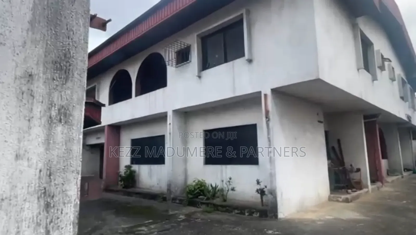 6bdrm Duplex in Cocaine Estate, Off for sale in Port-Harcourt