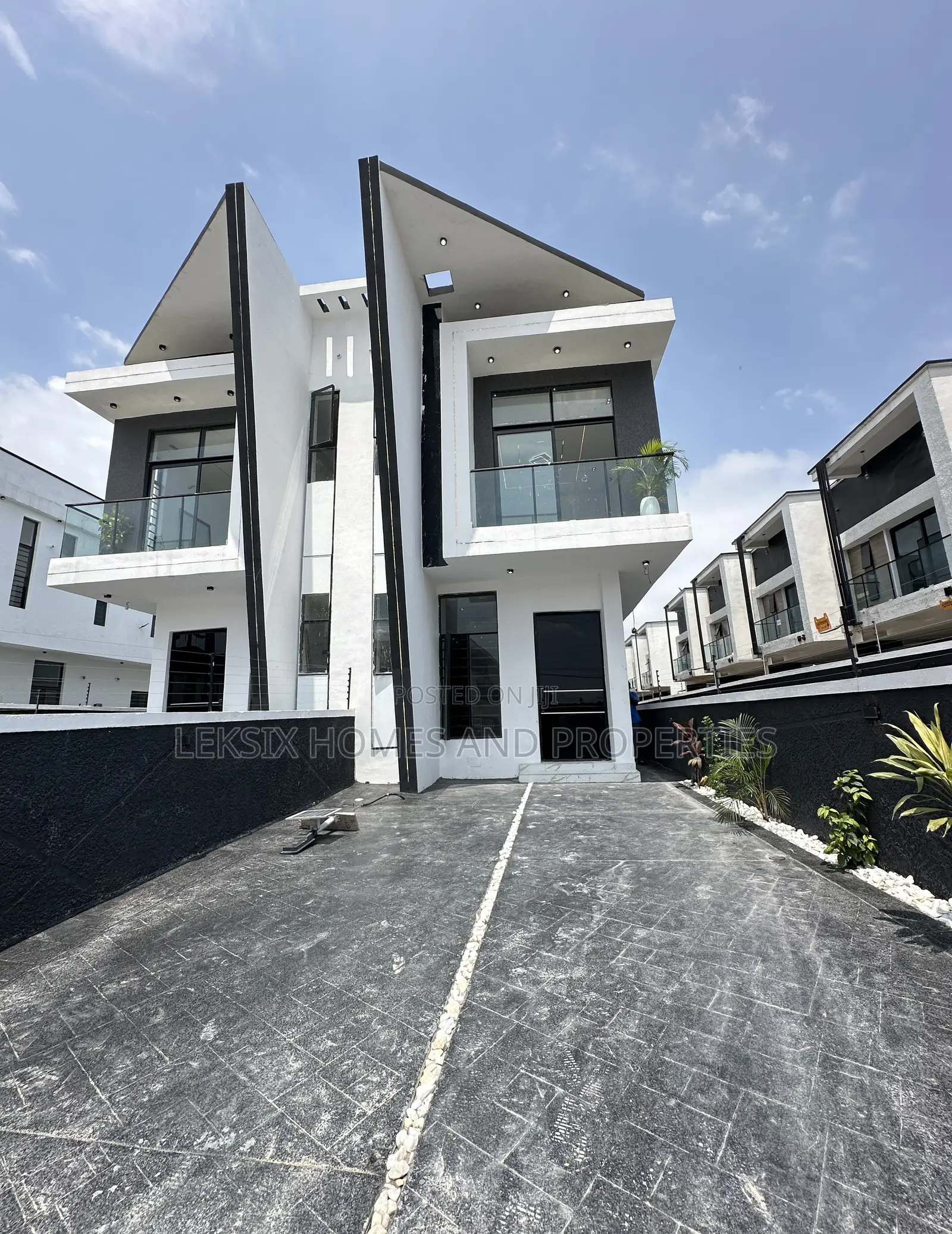 4bdrm Duplex in A Well Secured, Ikota for sale in Ikota