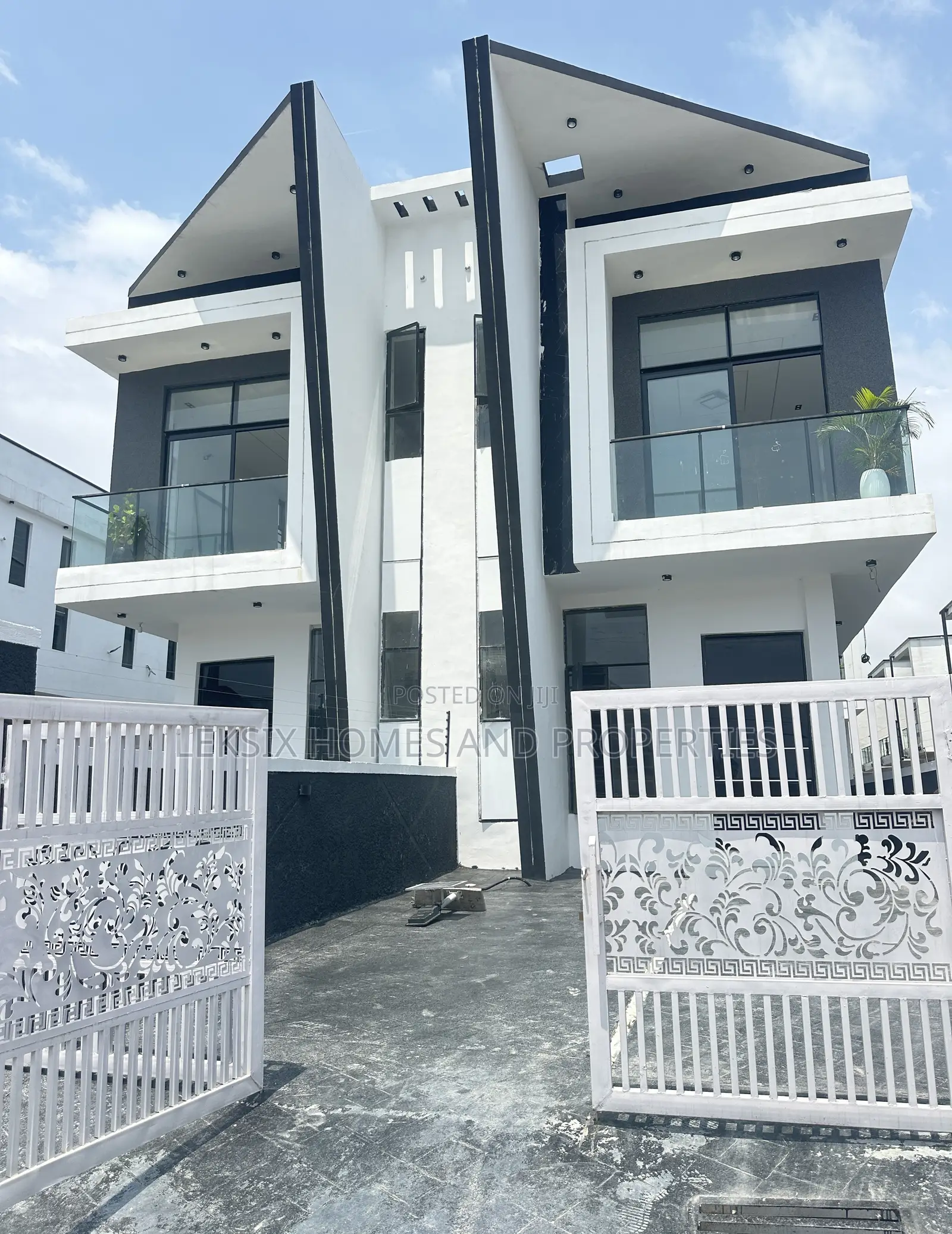 4bdrm Duplex in A Well Secured, Ikota for sale in Ikota