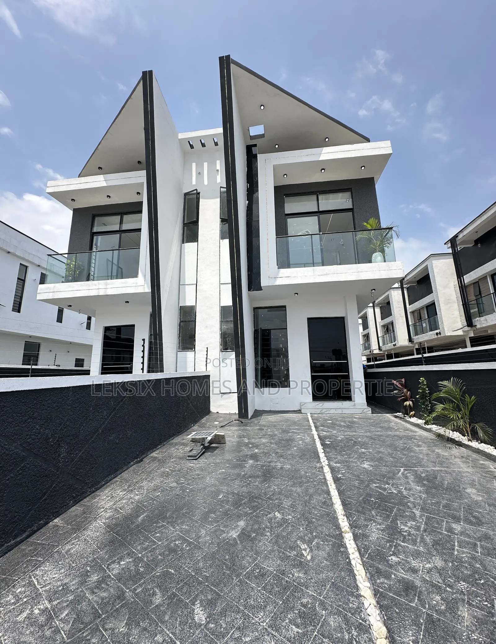 4bdrm Duplex in A Well Secured, Ikota for sale in Ikota