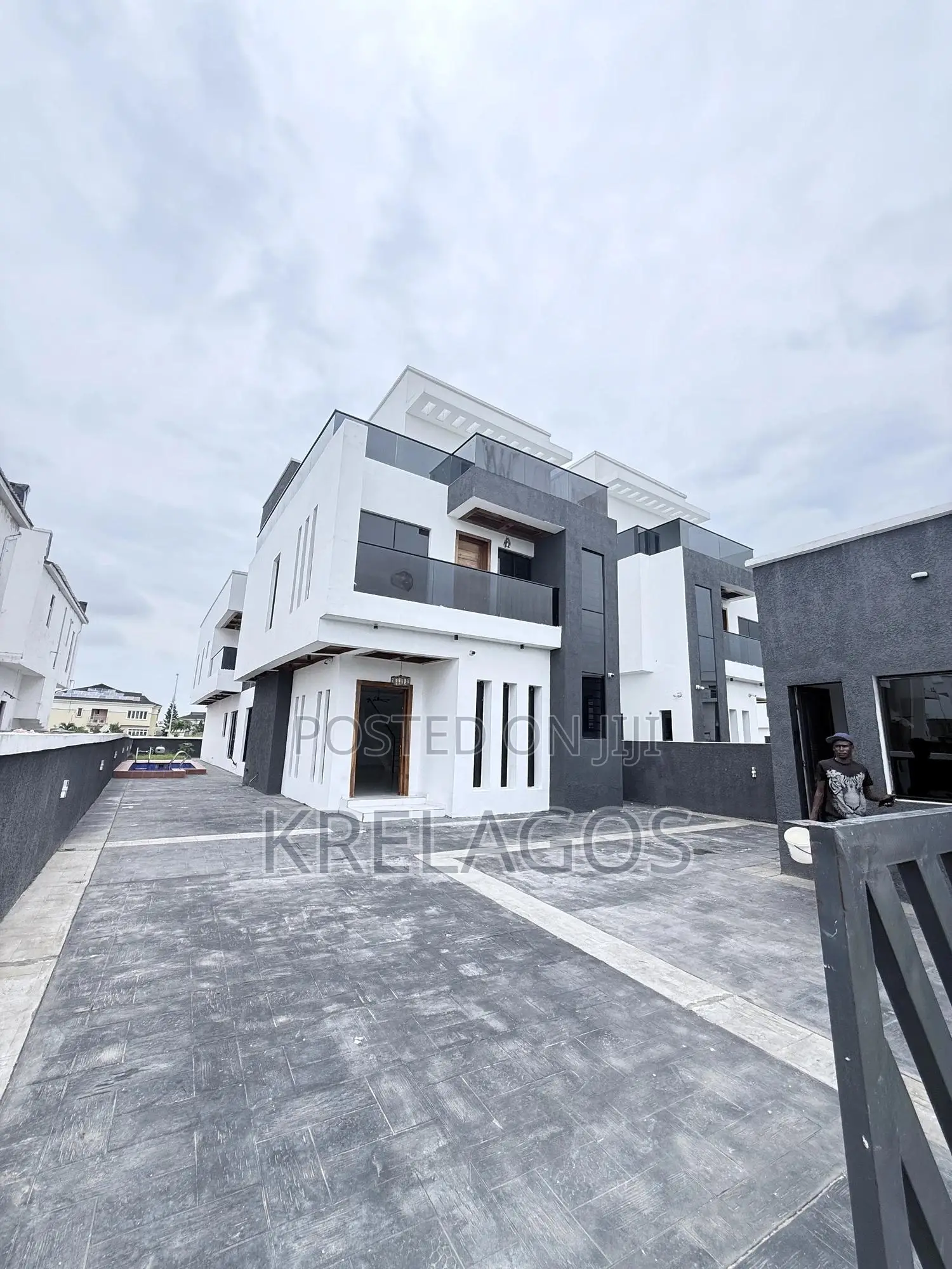 5bdrm Duplex in Royal Gardens, Off Lekki-Epe Expressway for sale in Off Lekki-Epe Expressway
