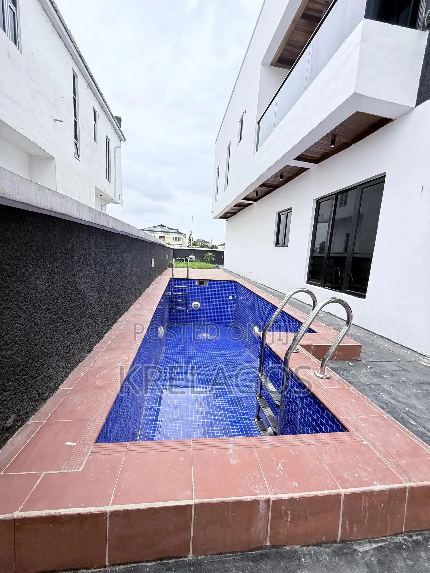 5bdrm Duplex in Royal Gardens, Off Lekki-Epe Expressway for sale in Off Lekki-Epe Expressway