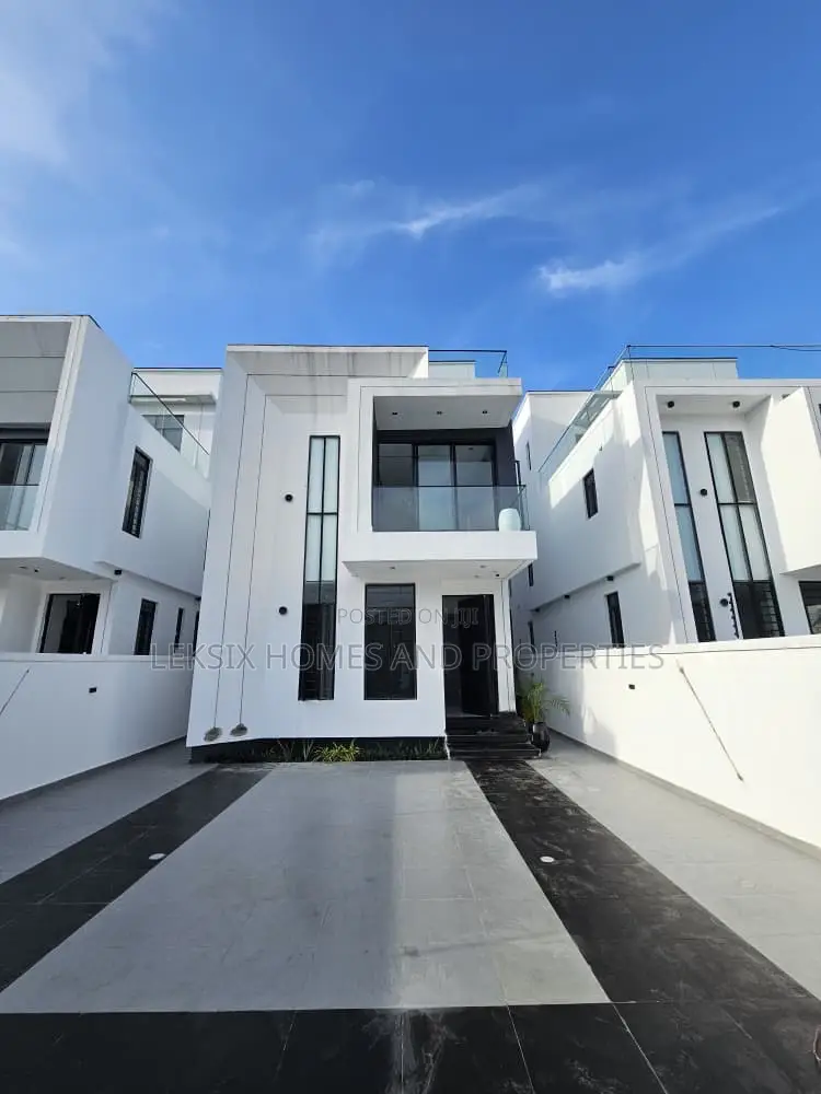 5bdrm Duplex in A Well Serene And, Lekki Phase 1 for sale in Lekki Phase 1
