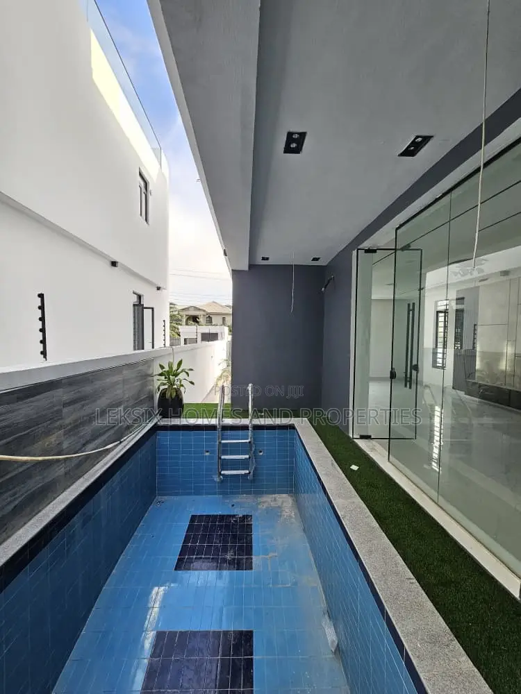 5bdrm Duplex in A Well Serene And, Lekki Phase 1 for sale in Lekki Phase 1