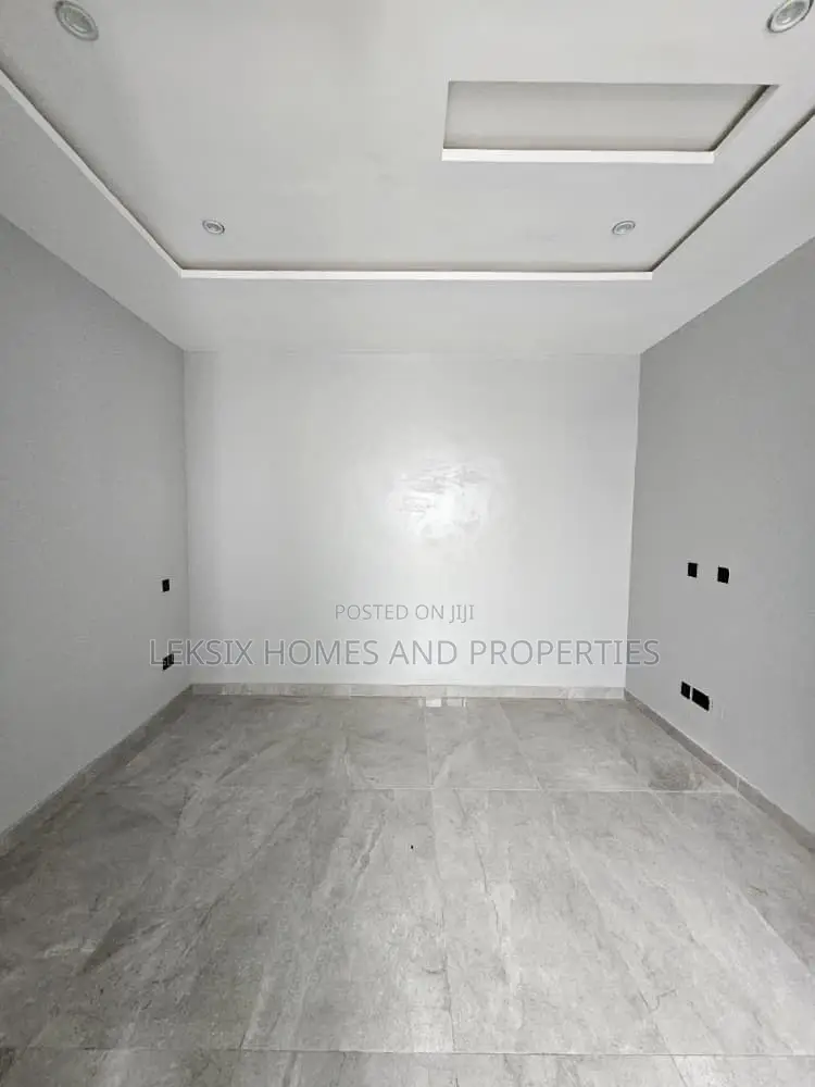 5bdrm Penthouse in A Well Serene And, Lekki Phase 1 for sale in Lekki Phase 1