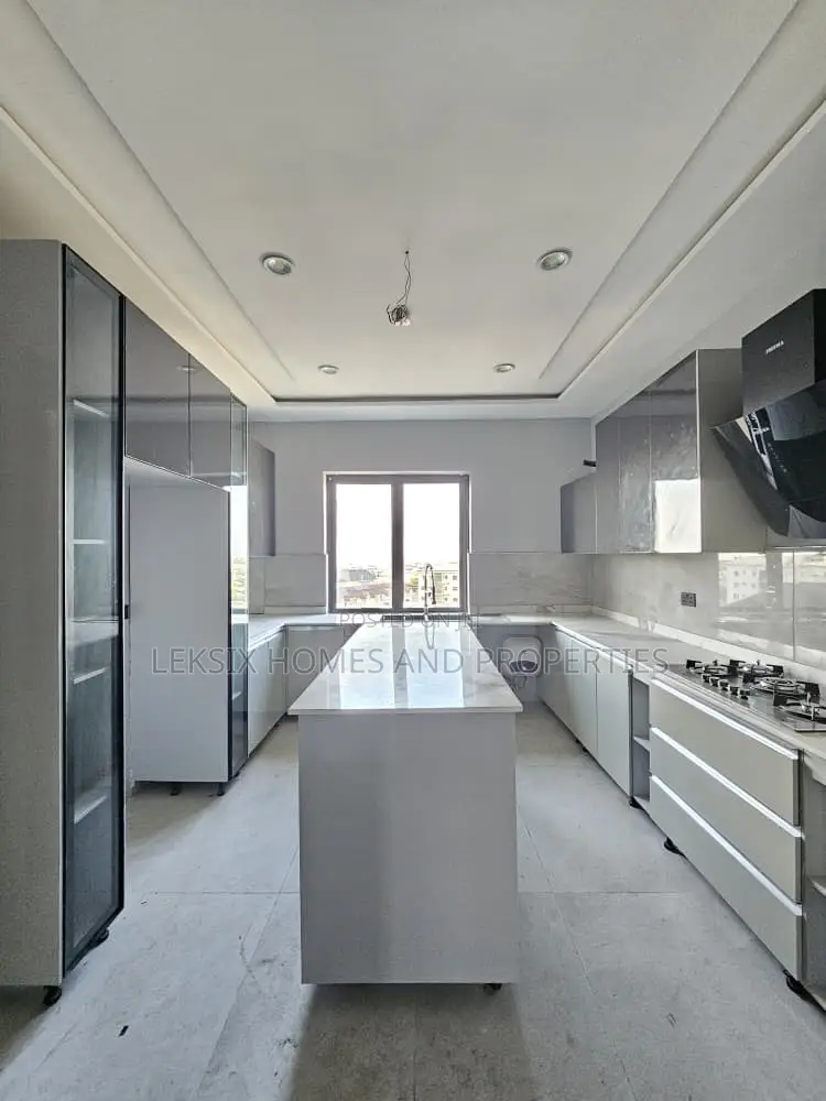 5bdrm Penthouse in A Well Serene And, Lekki Phase 1 for sale in Lekki Phase 1