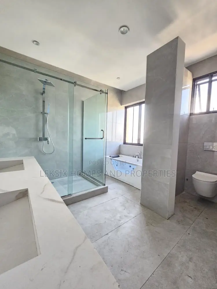 5bdrm Penthouse in A Well Serene And, Lekki Phase 1 for sale in Lekki Phase 1