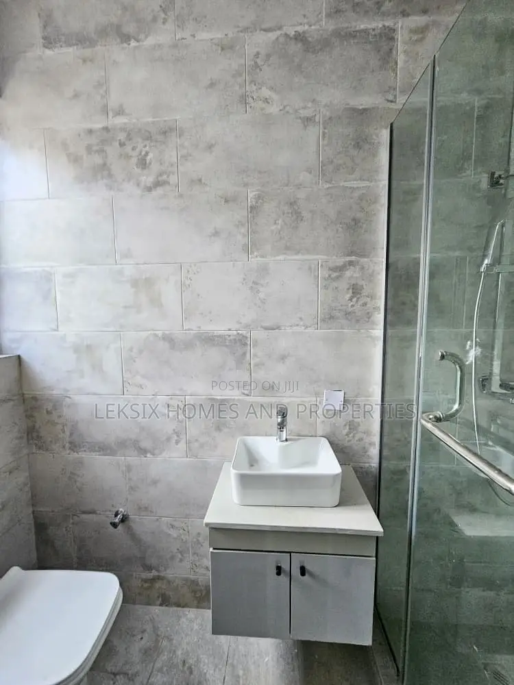 5bdrm Penthouse in A Well Serene And, Lekki Phase 1 for sale in Lekki Phase 1
