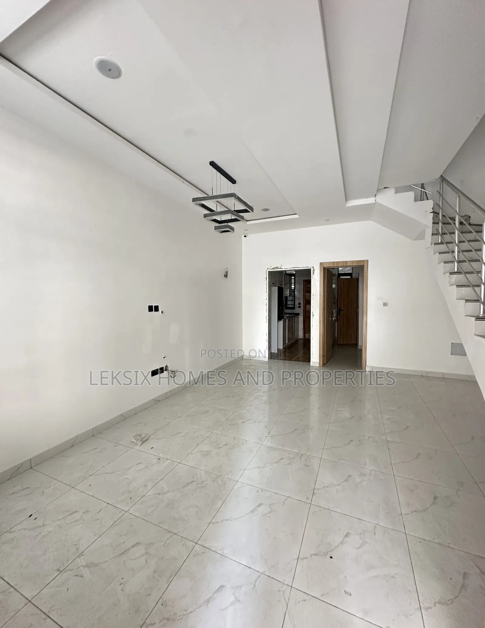 3bdrm Townhouse/Terrace in A Well Secured, Chevron for sale in Chevron