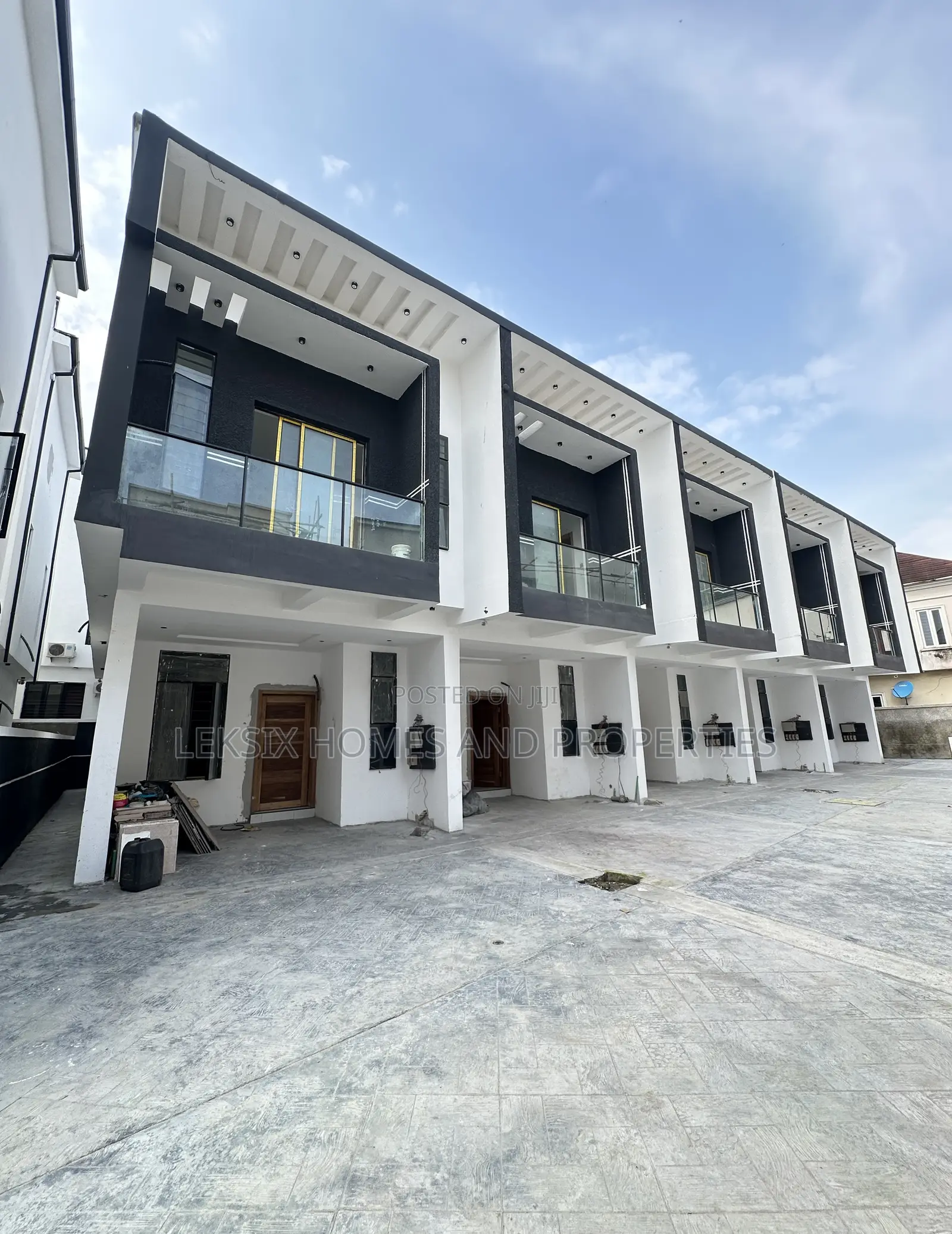 3bdrm Townhouse/Terrace in A Well Secured, Chevron for sale in Chevron
