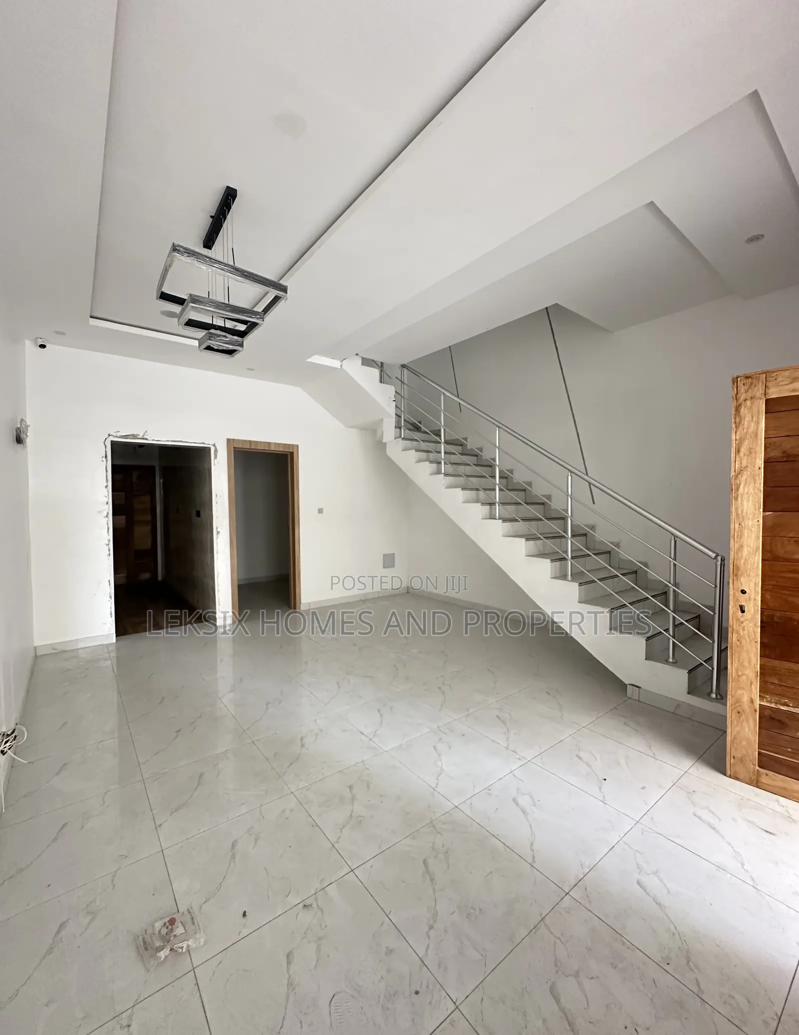 3bdrm Townhouse/Terrace in A Well Secured, Chevron for sale in Chevron
