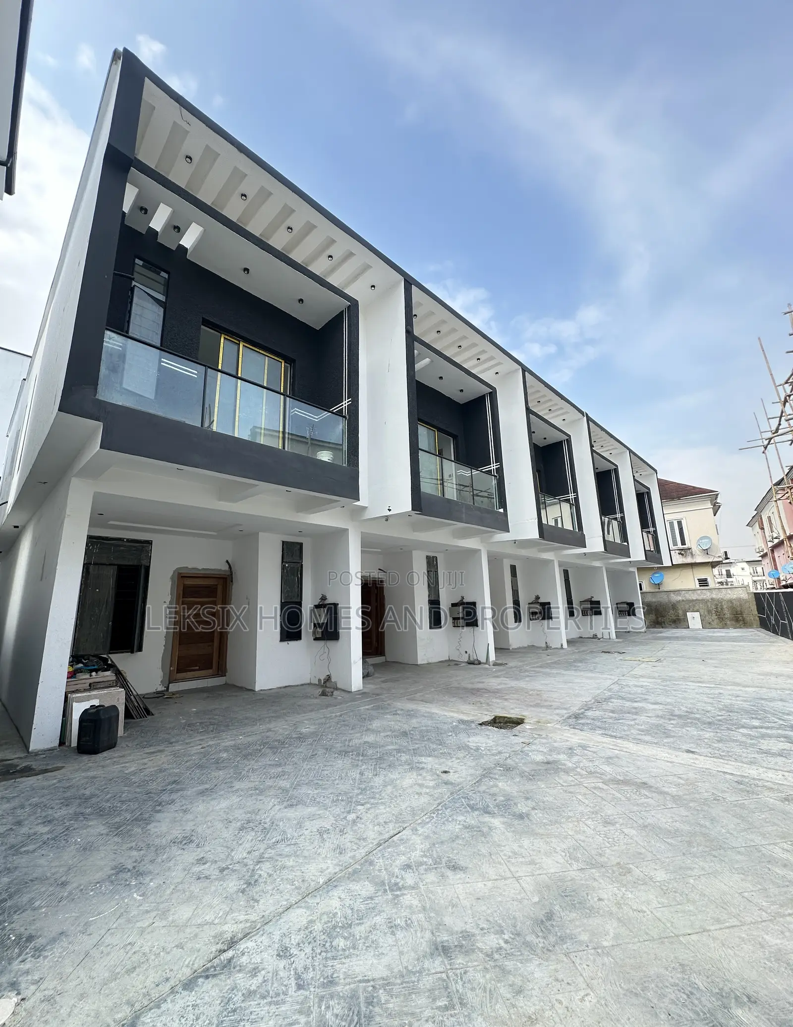 3bdrm Townhouse/Terrace in A Well Secured, Chevron for sale in Chevron