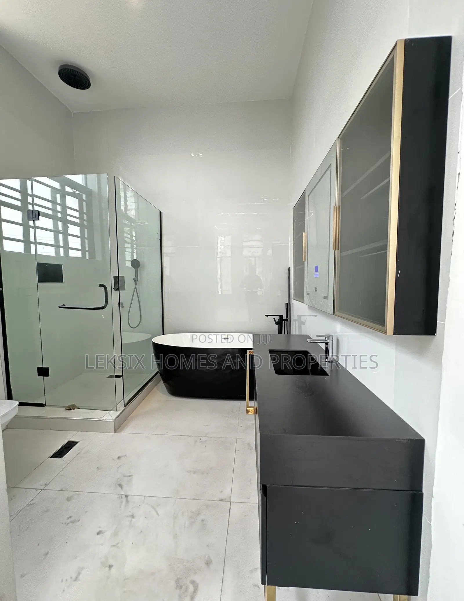 5bdrm Duplex in A Well Secured, Chevron for sale in Chevron