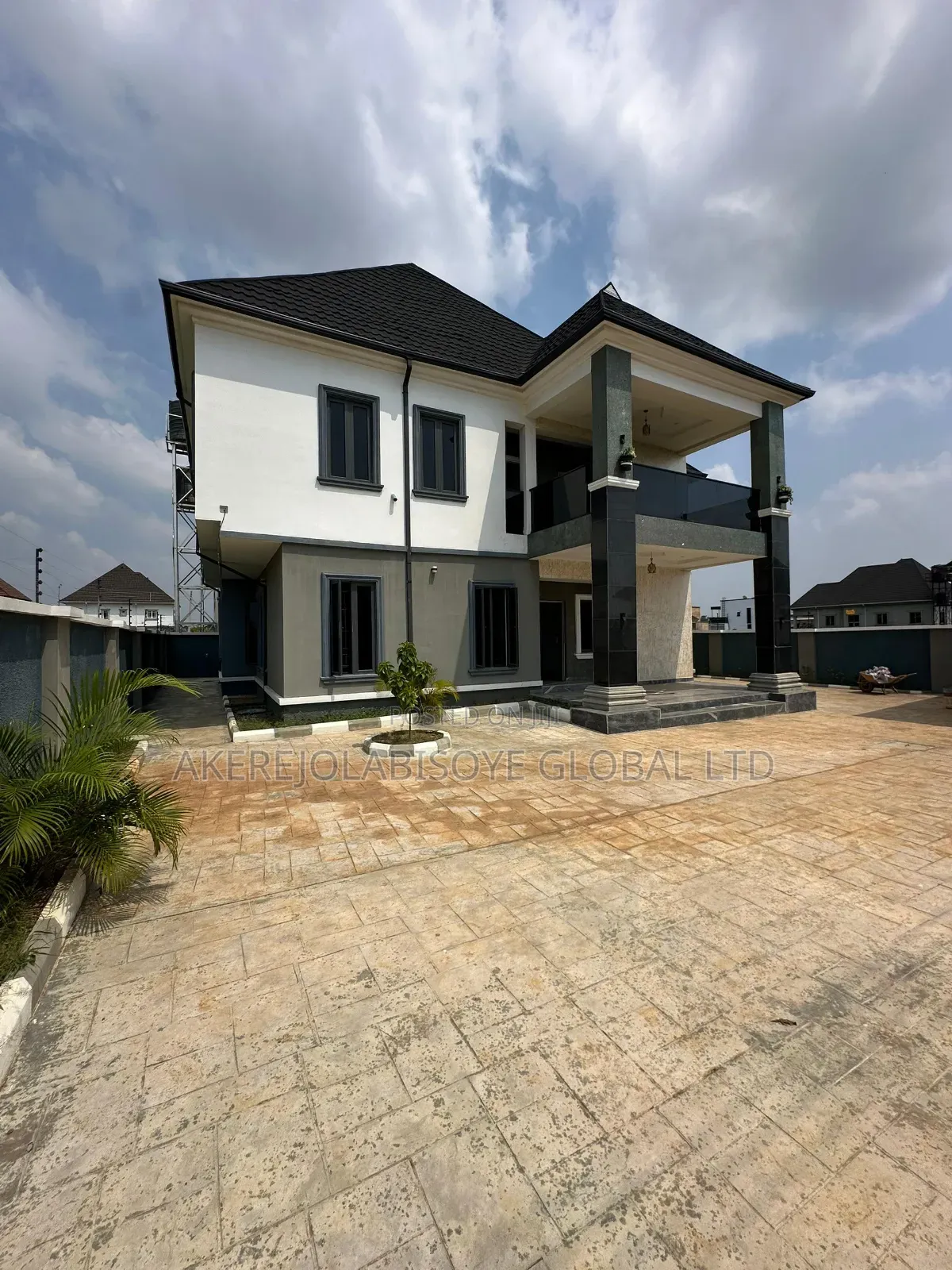 5bdrm Duplex in In An Estate for sale in Life Camp