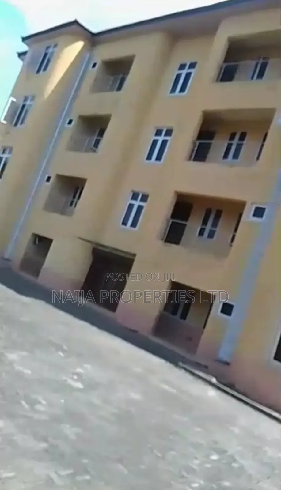 3bdrm Block of Flats in Victoria Island for sale in Victoria Island