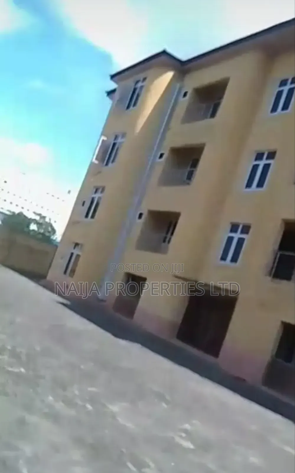 3bdrm Block of Flats in Victoria Island for sale in Victoria Island