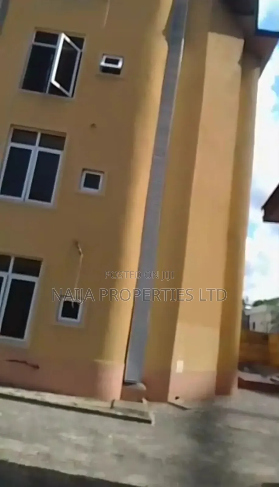 3bdrm Block of Flats in Victoria Island for sale in Victoria Island