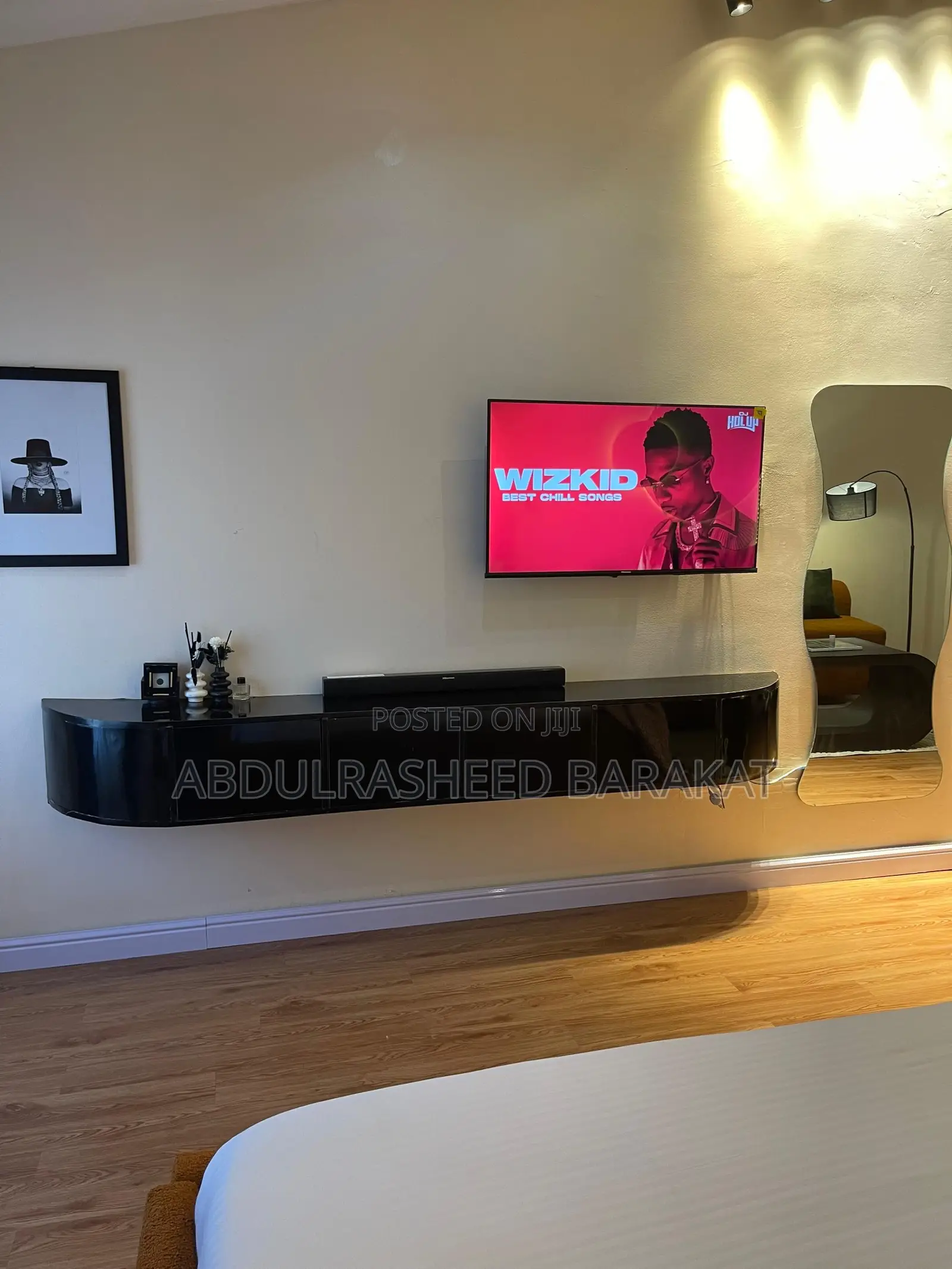 Luxury Studio Apartment With Pool and Gym Bathtub in Osapa london