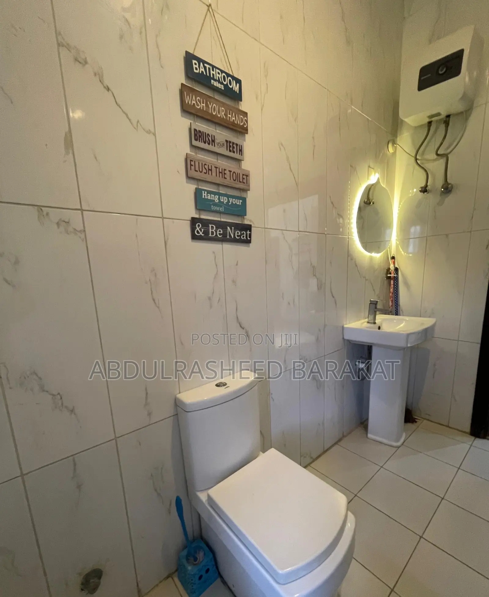Luxury Studio Apartment With Pool and Gym Bathtub in Osapa london