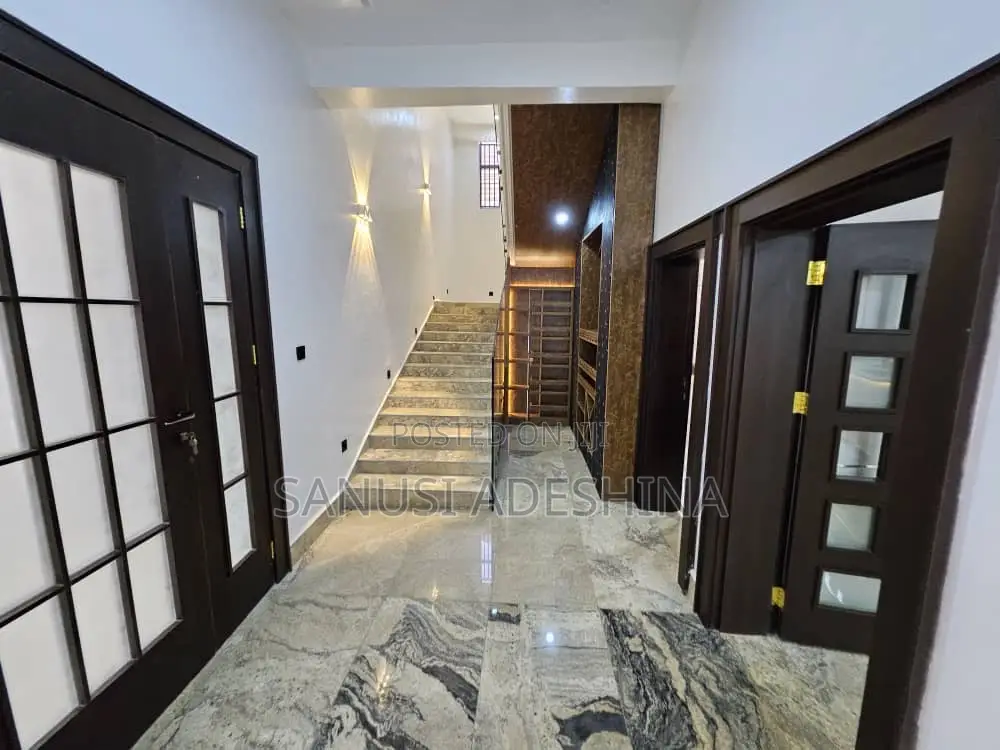 5bdrm Duplex in Jahi Gilmore,Very for sale in Jahi