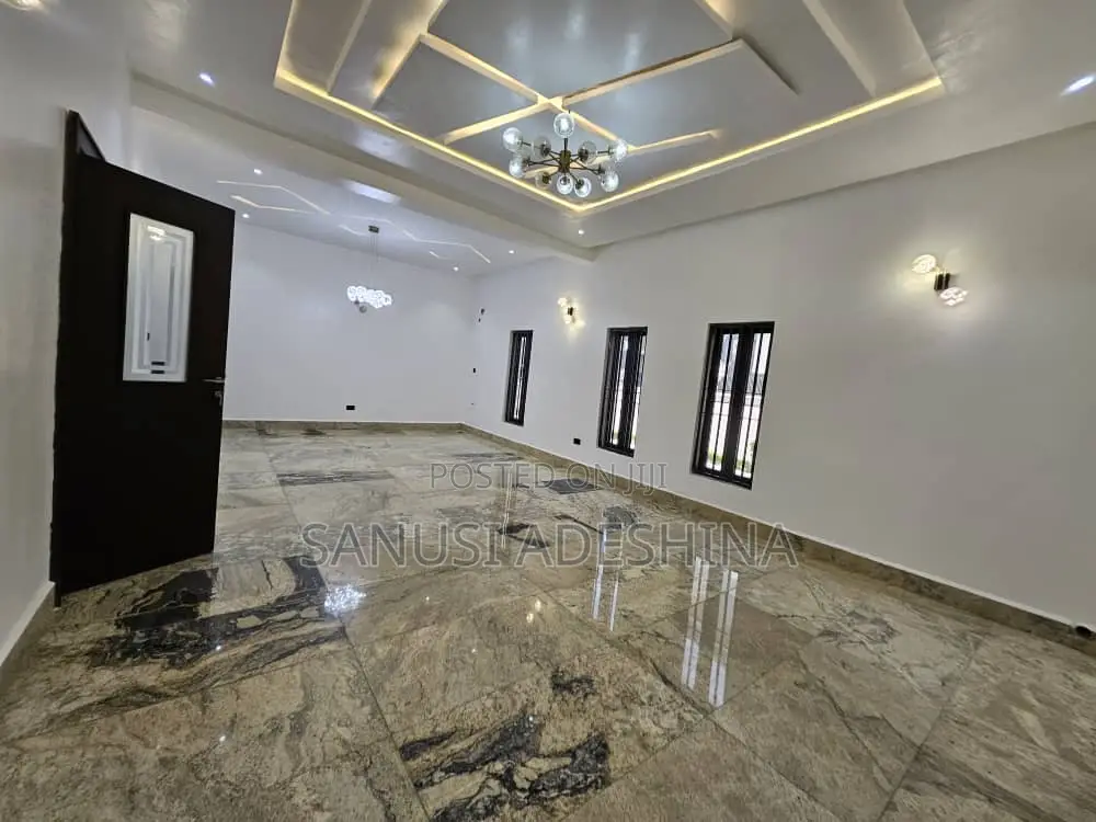 5bdrm Duplex in Jahi Gilmore,Very for sale in Jahi