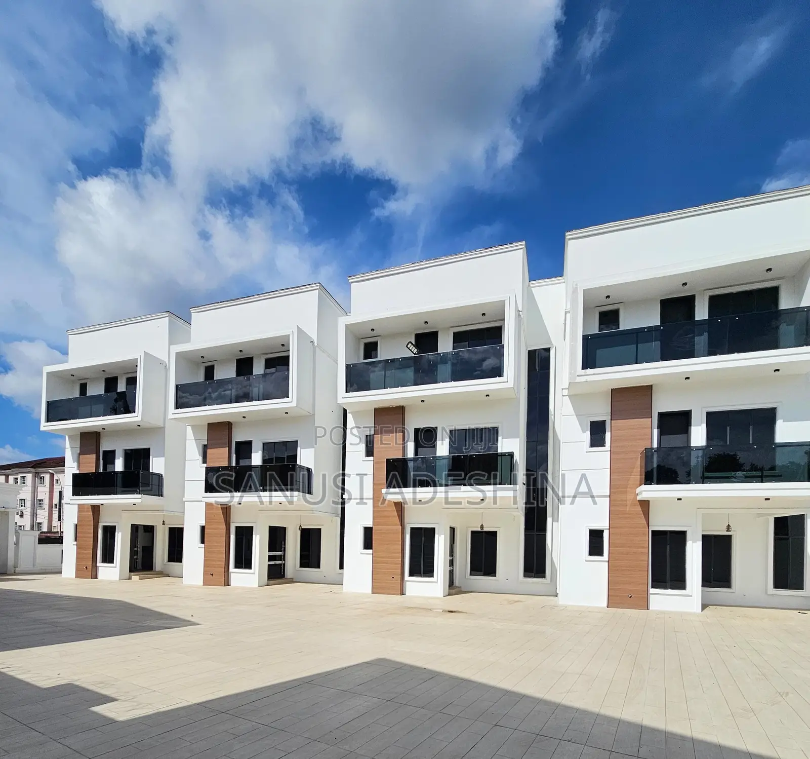 5bdrm Duplex in Jahi Gilmore,Very for sale in Jahi