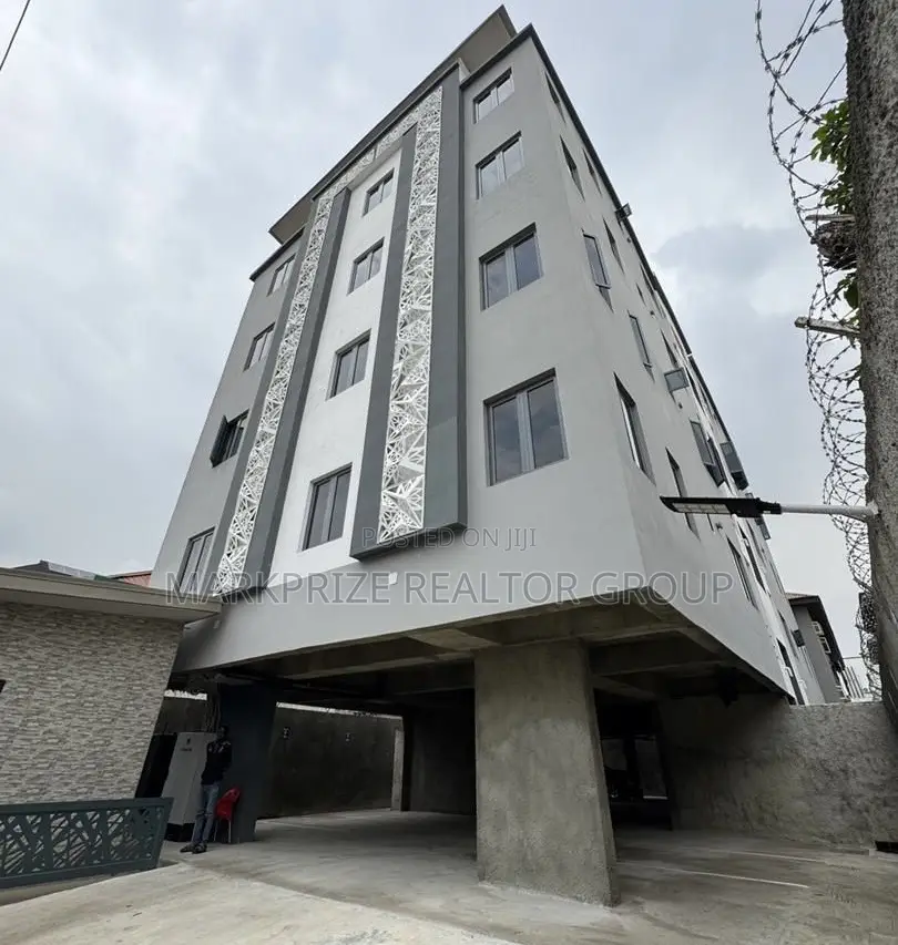 3bdrm Apartment in Yaba Lagos for sale in Yaba
