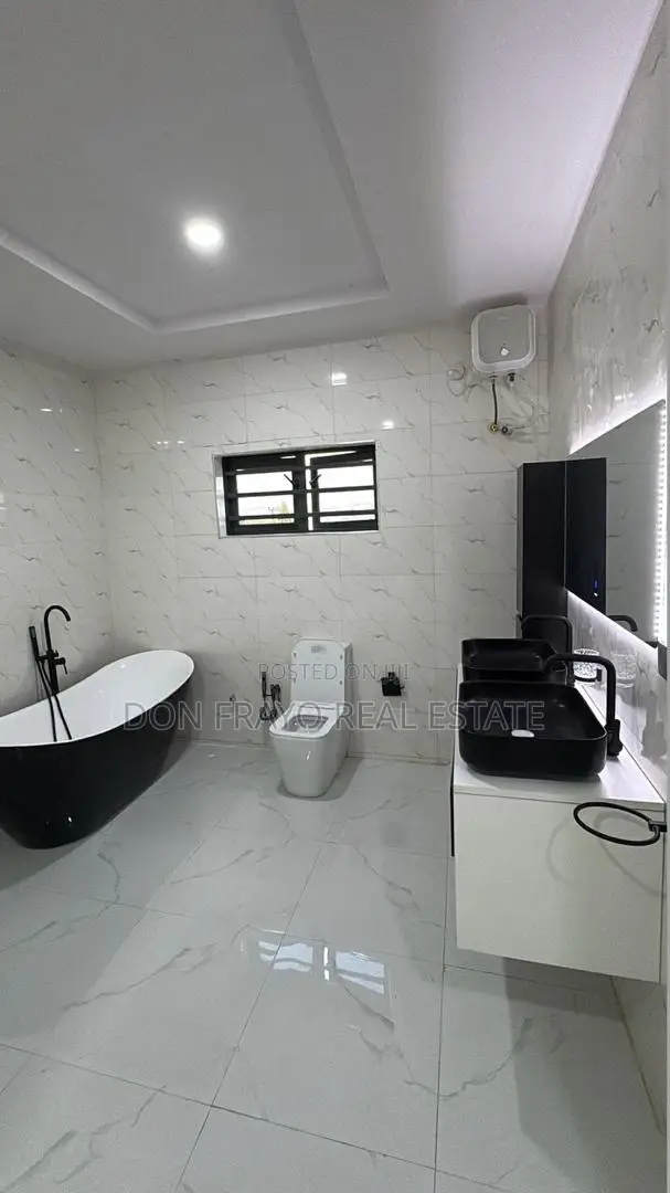 5bdrm Duplex in Oluyole Estate for sale in Oluyole