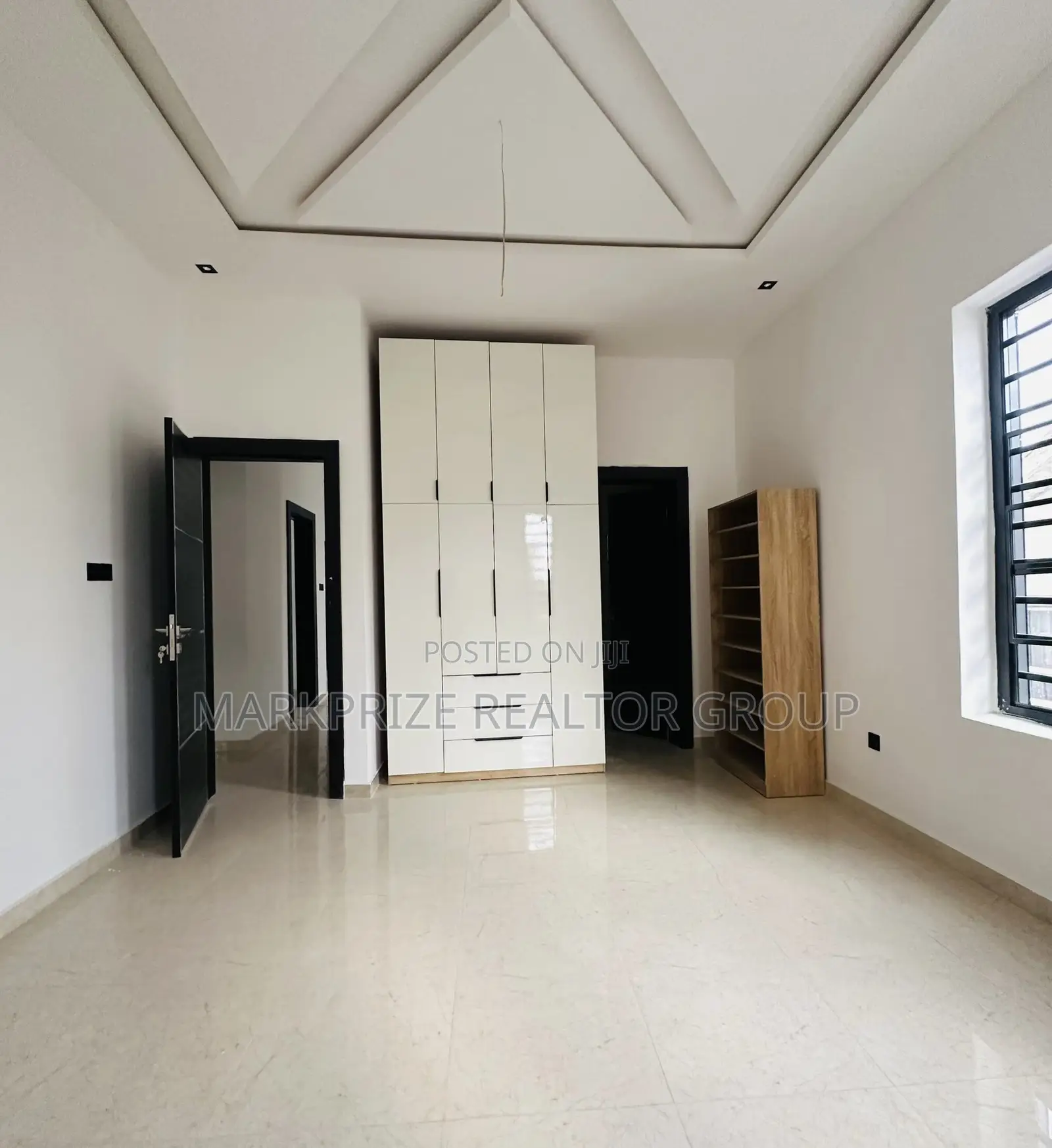 5bdrm Duplex in Omole Phase 2 Lagos for sale in Omole Phase 2