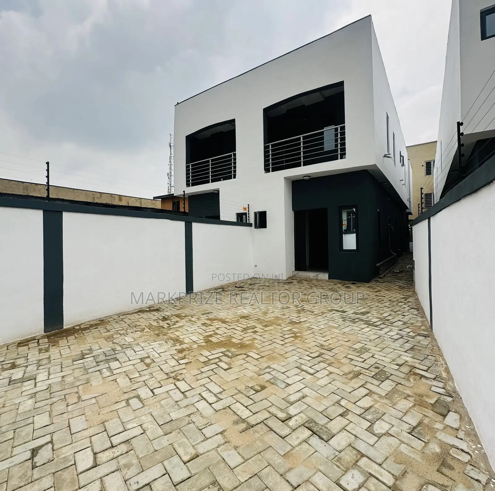 3bdrm Duplex in Olowora Magodo Lagos for sale in Magodo