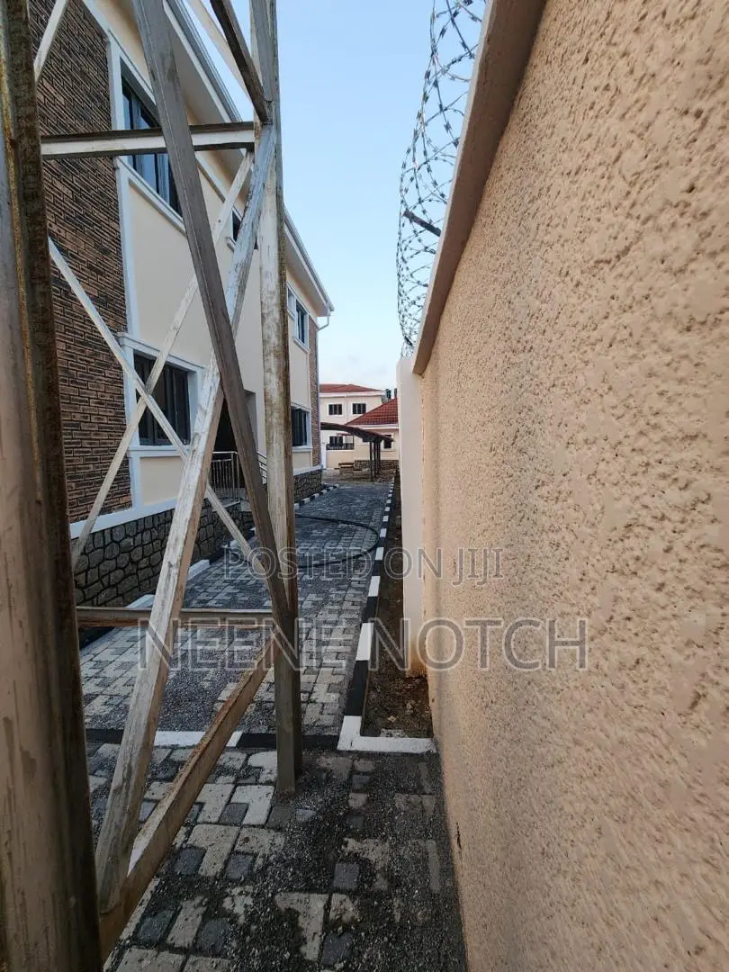 Furnished 4bdrm Duplex in Royal Estate, Apo Resettlement for rent in Apo Resettlement