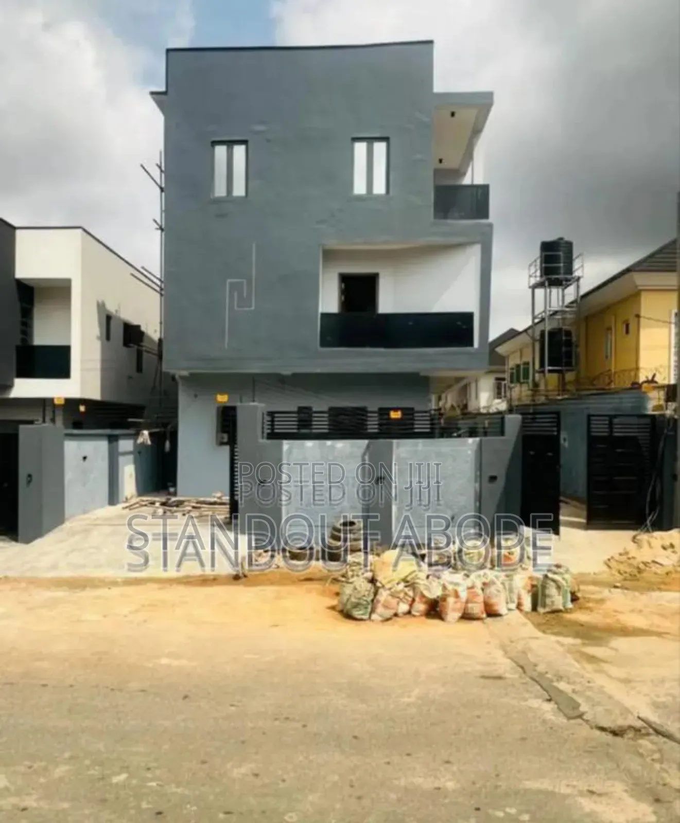 4bdrm Duplex in In An Estate, Ikeja for sale in Ikeja