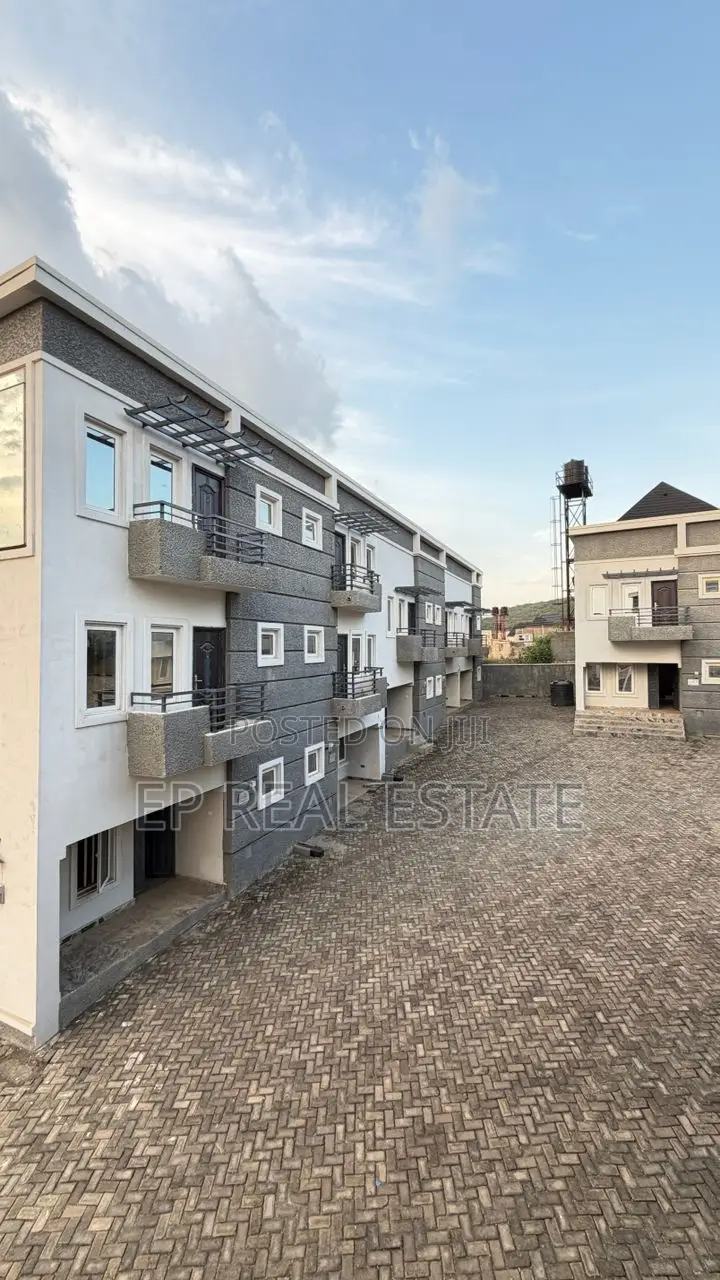 3bdrm Duplex in Apo District for sale in Apo District