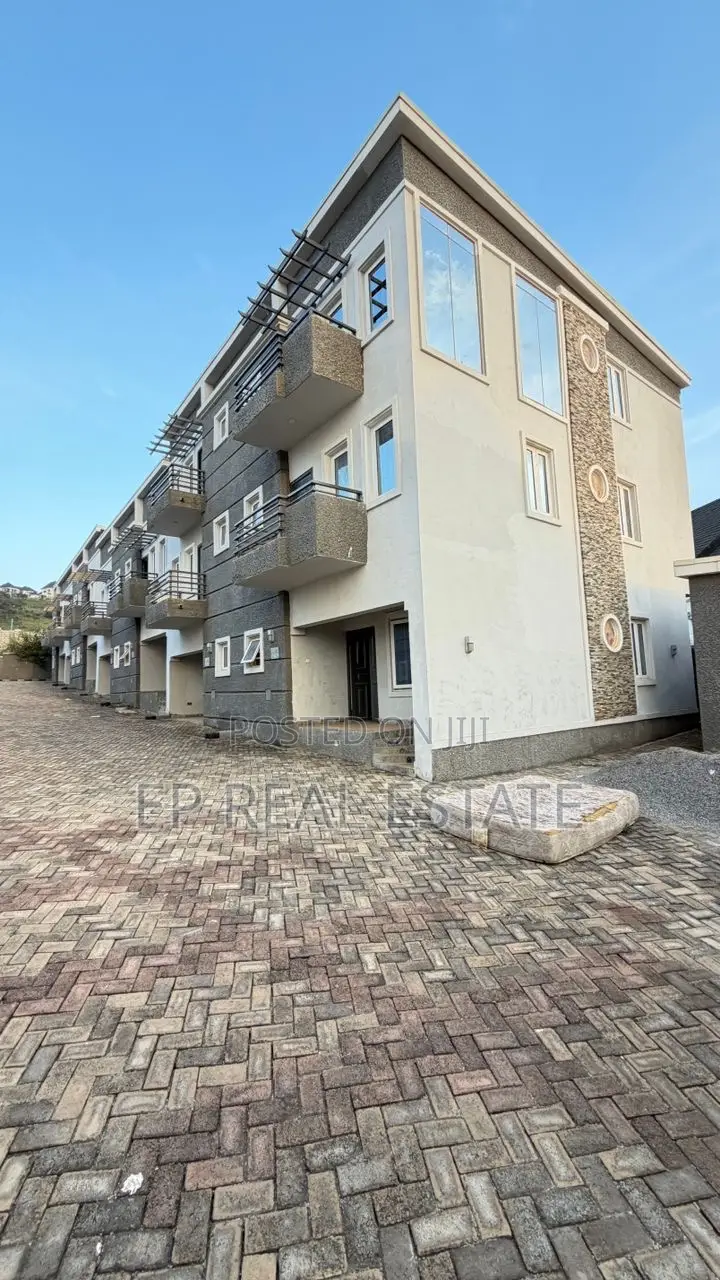 3bdrm Duplex in Apo District for sale in Apo District