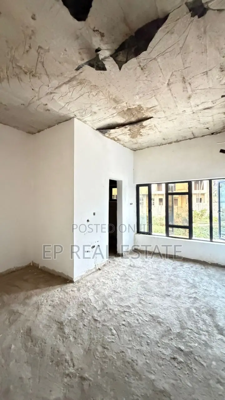 5bdrm Duplex in Apo Resettlement for sale in Apo Resettlement