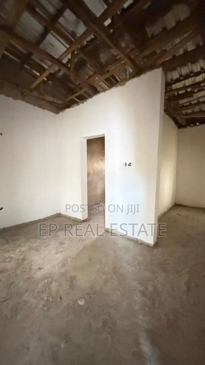 5bdrm Duplex in Apo Resettlement for sale in Apo Resettlement