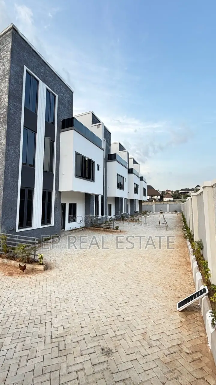 5bdrm Duplex in Apo Resettlement for sale in Apo Resettlement