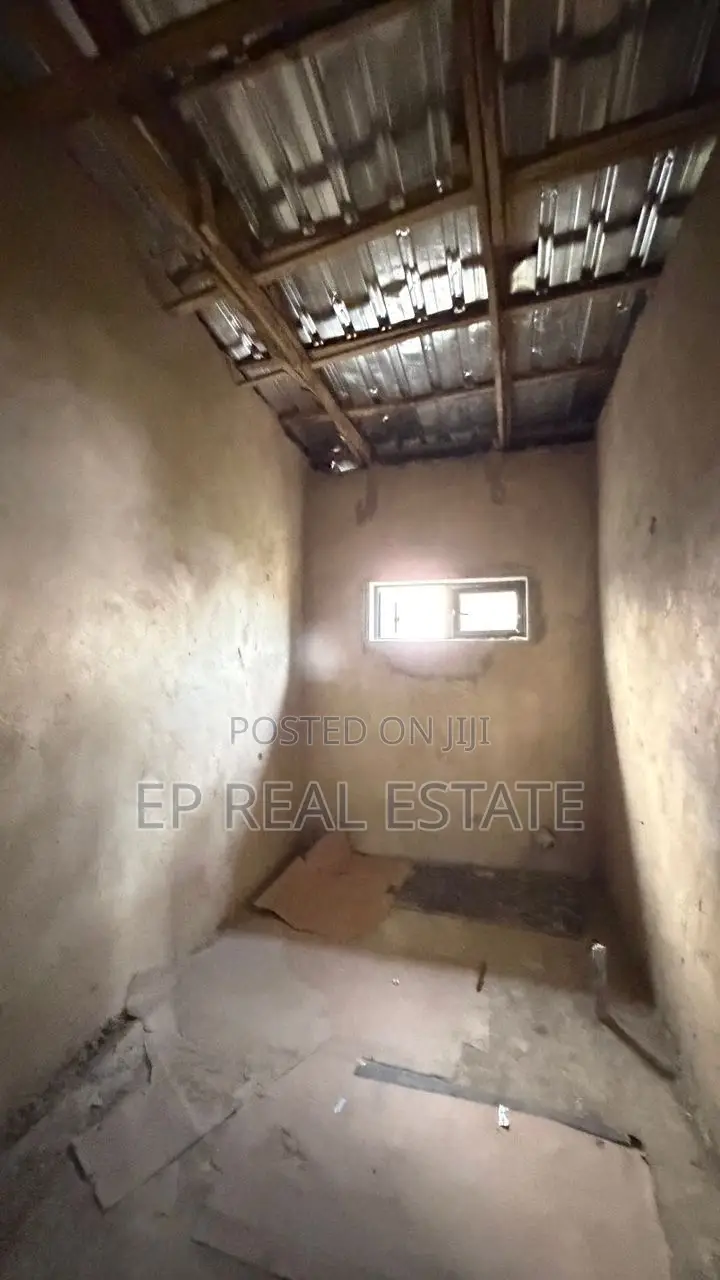 5bdrm Duplex in Apo Resettlement for sale in Apo Resettlement
