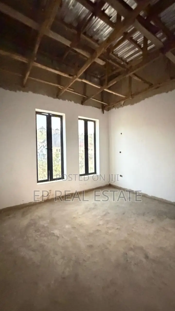 5bdrm Duplex in Apo Resettlement for sale in Apo Resettlement