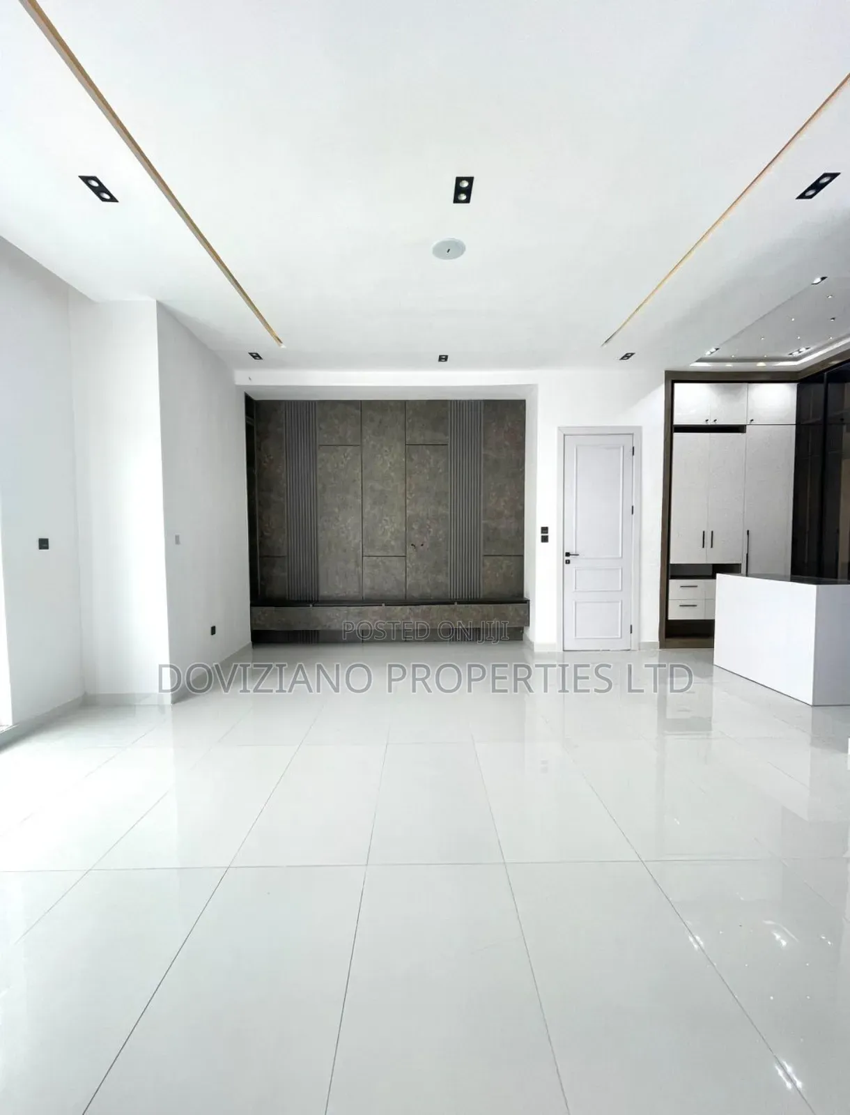 5bdrm Duplex in Ikota for sale in Ikota